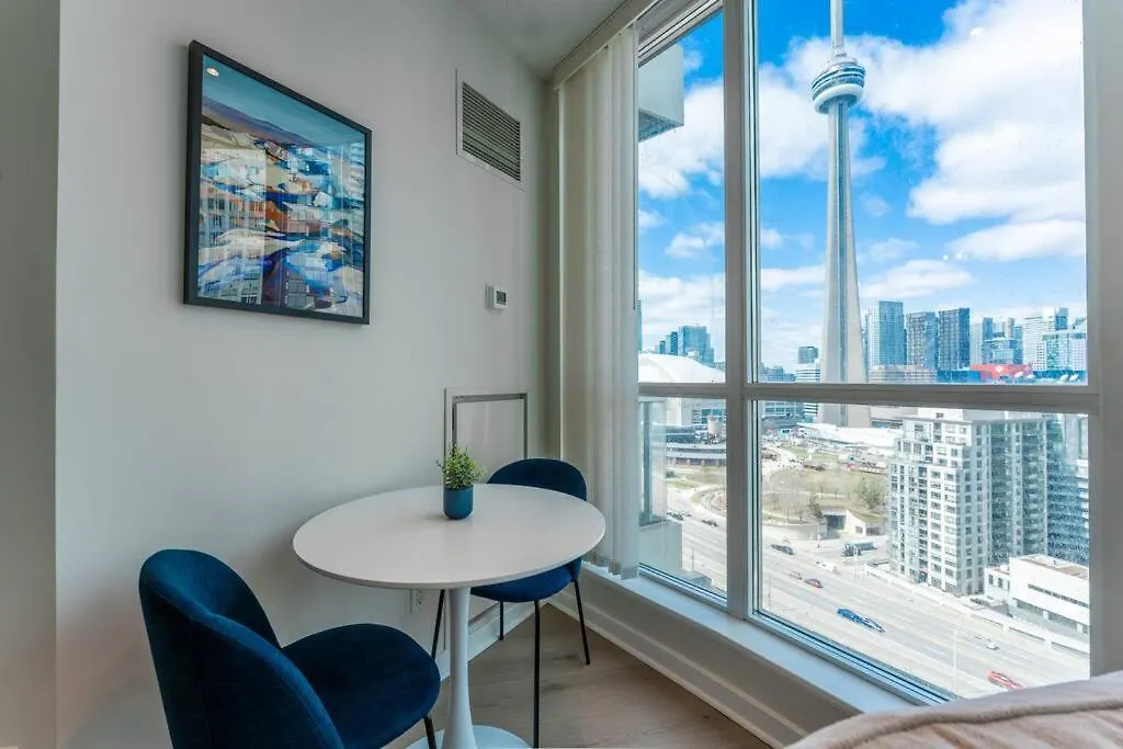 Toronto Views ~ Pool ~ Bbq ~ Harbourfront ~ Wifi Apartment