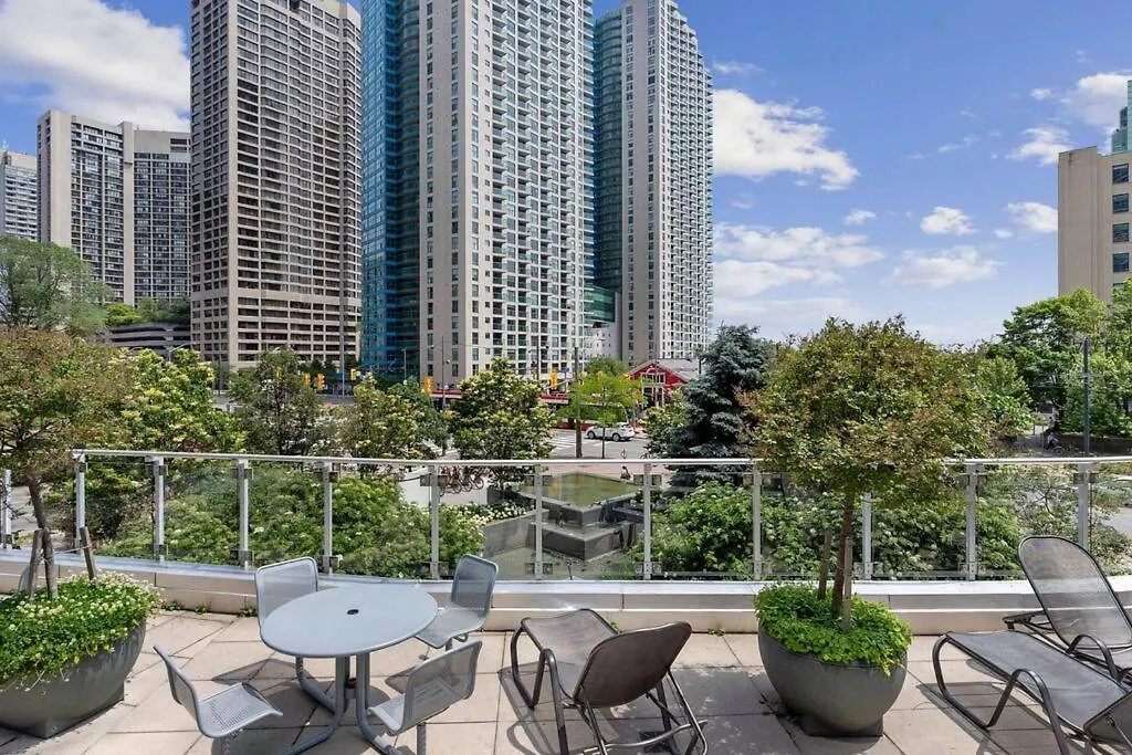 Toronto Views ~ Pool ~ Bbq ~ Harbourfront ~ Wifi Apartment
