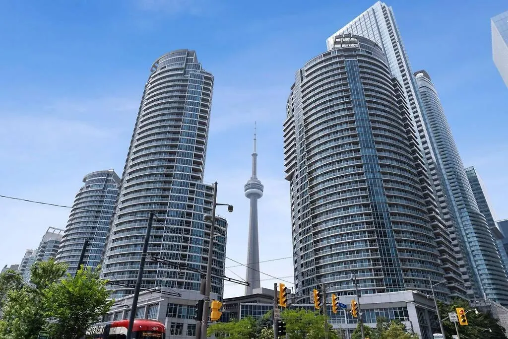 Toronto Views ~ Pool ~ Bbq ~ Harbourfront ~ Wifi Apartment 0*,  Canada